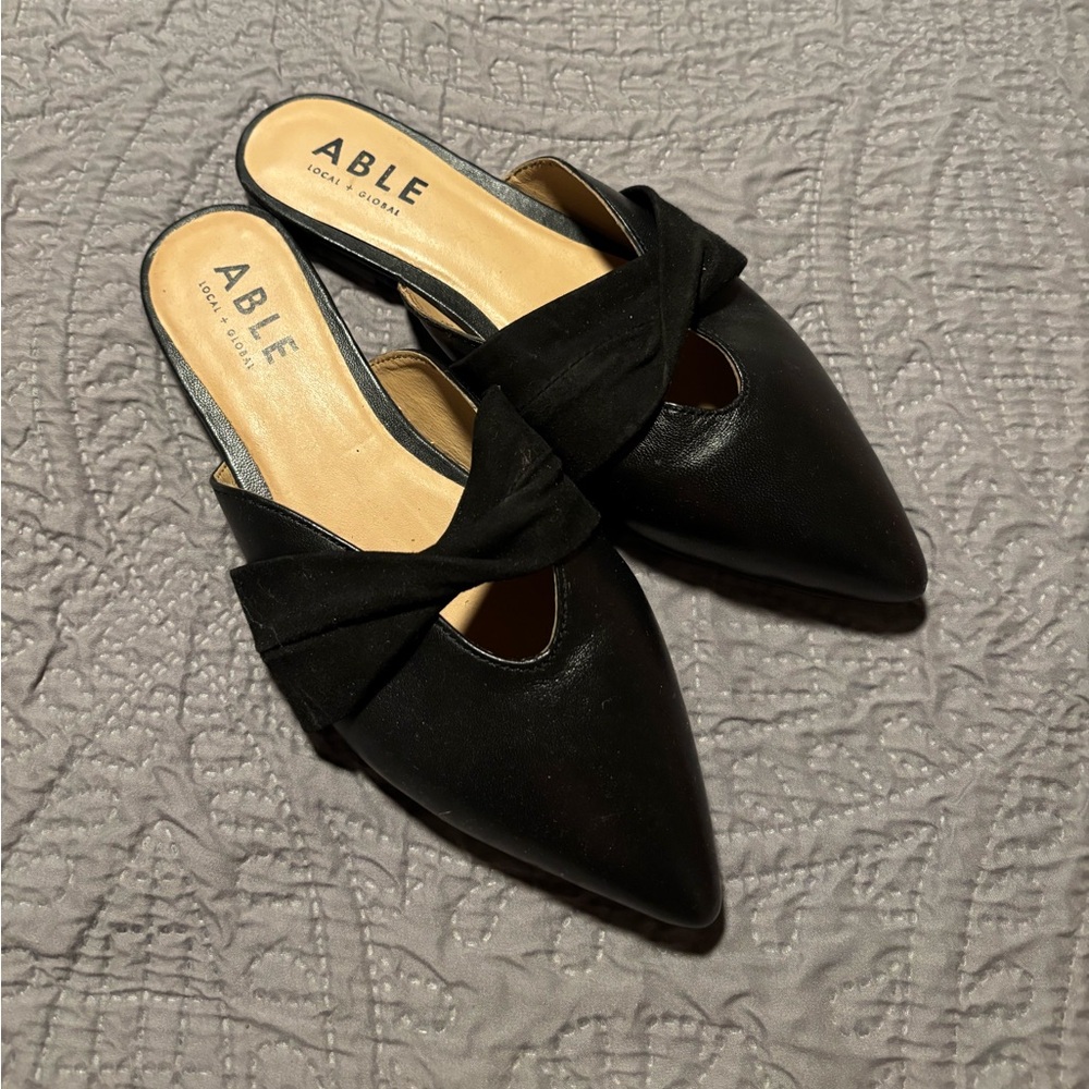 Able Black Leather Pointed Toe flats